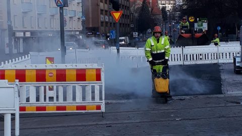 Kaikki suojatiet käyttöön Rautatienkadun ja Hämeenkadun liittymässä – Hämeenpuistossa pieniä liikennejärjestelyjä talveksi