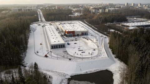 Tampereen raitiotierataa rakennettu suunniteltua nopeammin – raidetöistä valmiina 95 prosenttia, hanke etenee aikataulussa ja budjetissa