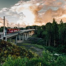 Protovaunu ylittämässä Vuohenojan siltaa. Kuva Wille Nyyssönen.
