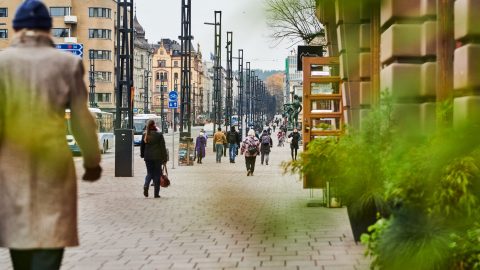 Hämeensillan raitiotie- ja katurakennustyöt valmiit – Hämeenkadulla käyttöön uusia jalankulku- ja pyöräilyväyliä, kaikki valmiina kesällä 2021