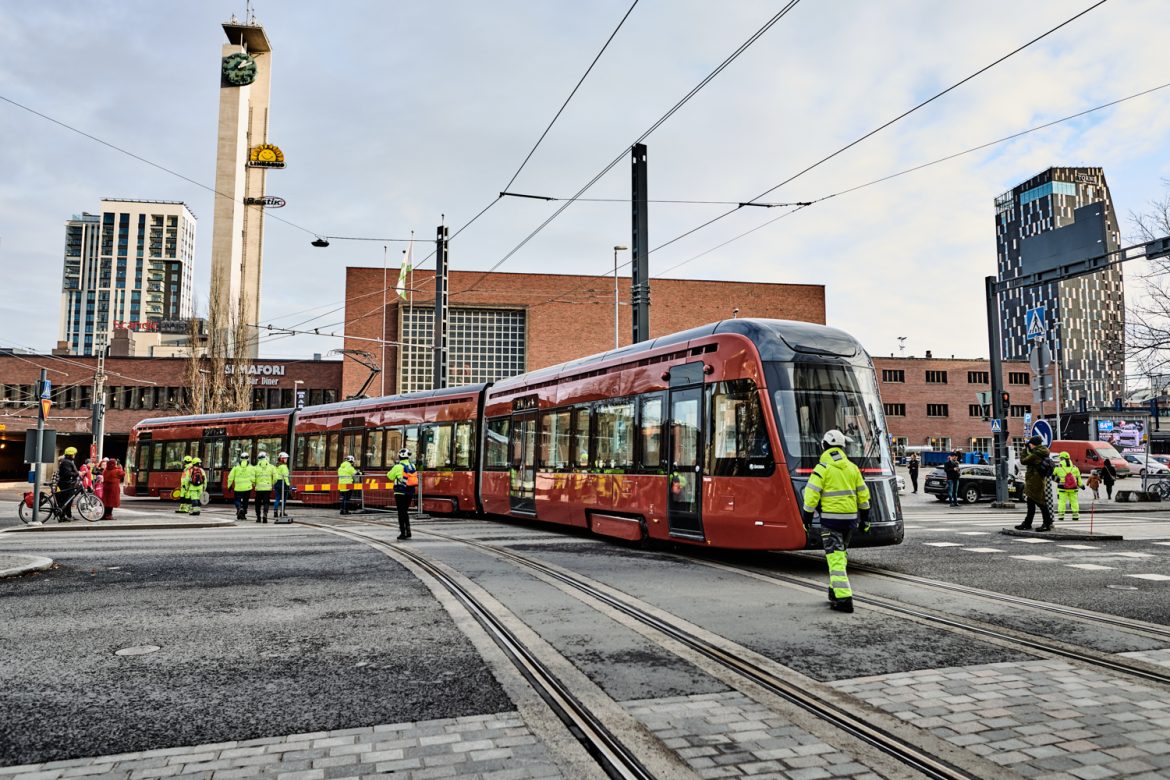 Raitiotien koeajot keskustassa. Kuva: Wille Nyyssönen