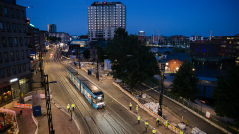 Tampereen Ratikka ensimmäistä kertaa Hatanpään valtatielle – koeajot alkavat yöaikaan