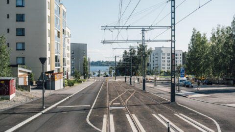 Tampereen Raitiotie Oy tiedottaa: Santalahden ja Lentävänniemen välisen osuuden ratajohtoon kytketään pysyvästi jännite 22. elokuuta – Raitiotien läheisyydessä työskentelemiseen on haettava lupa hyvissä ajoin