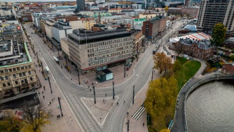 Koskipuistossa tehdään kaapelitöitä – rannassa kulkeva jalankulkureitti osittain suljettu viikolla 41