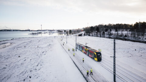 Ratainfraa koeajetaan Santalahdesta Hiedanrantaan – Raitiotieallianssin työt valmistuvat